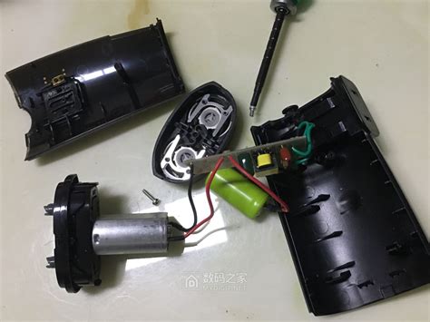 飞科fs372拆装详细图解？飞科FS372剃须刀拆装步骤图解